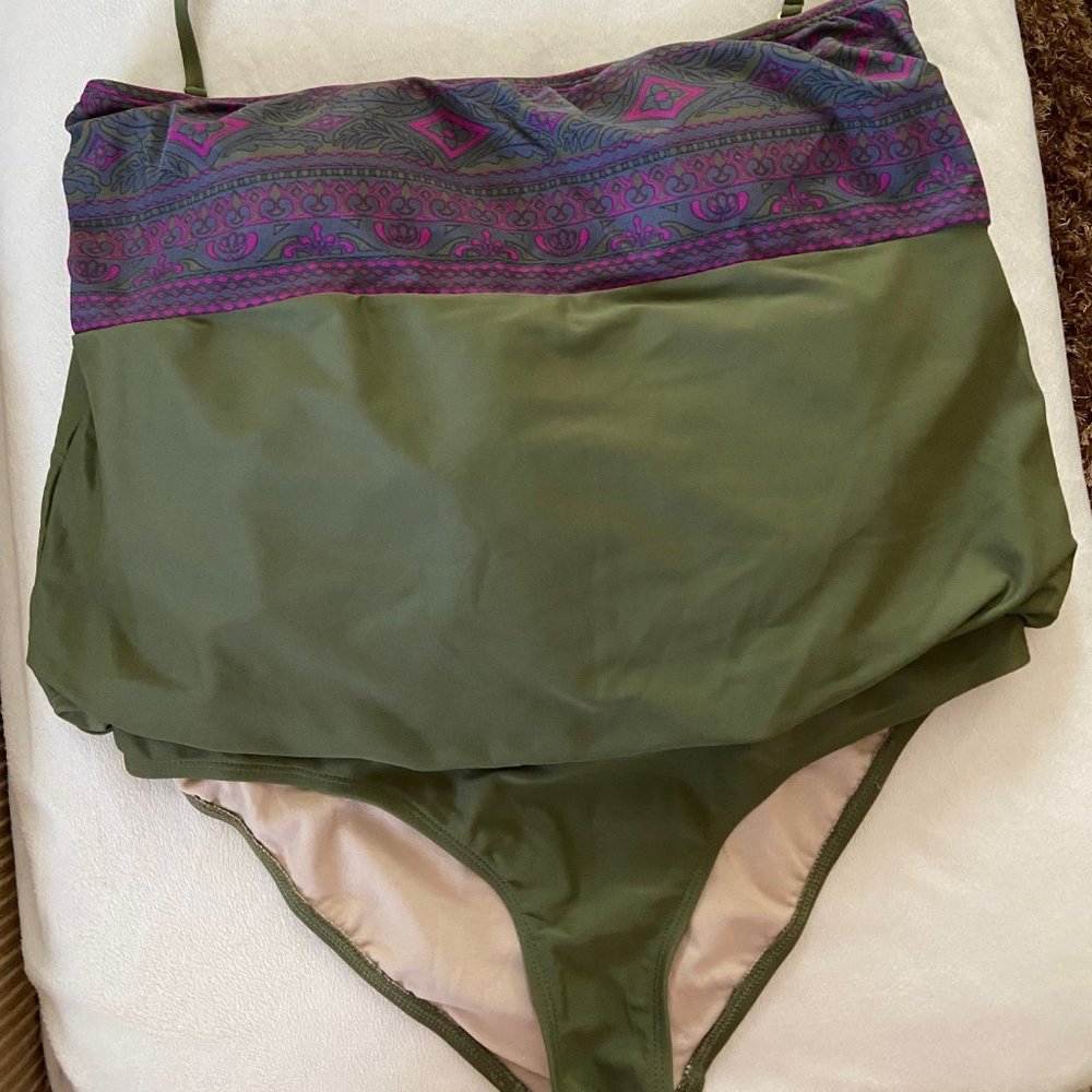 TWO SWIMSUITS FOR THE PRICE OF ONE!!     One in purple, one in green - Picture 5 of 9